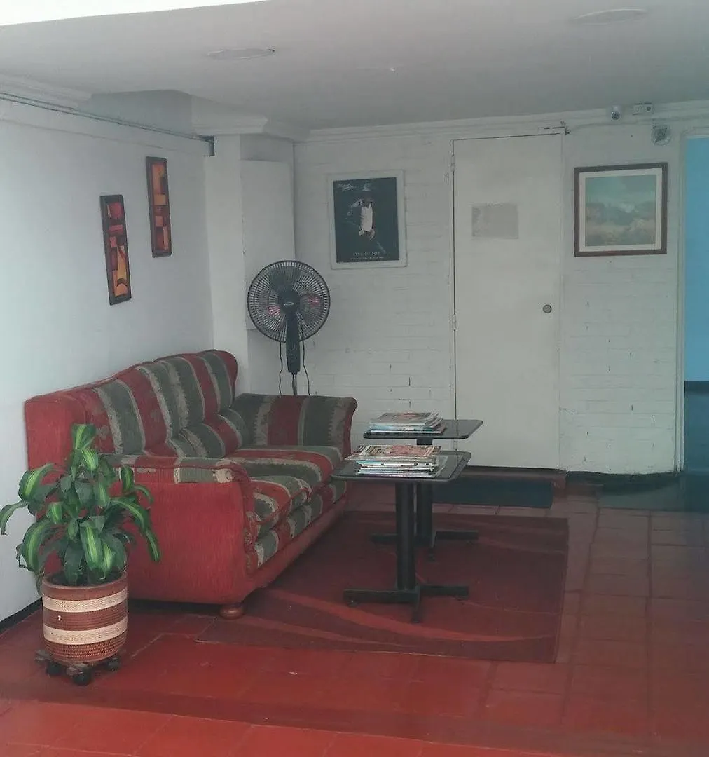 לינה וארוחת בוקר בוגוטה Hostel Av Suba 116